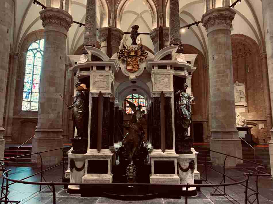 Het graf van Willem van Oranje in de Nieuwe Kerk in Delft 