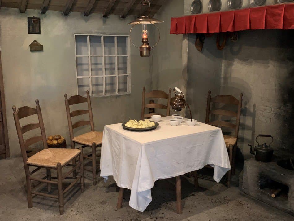 Reconstructie van hut van aardappeleters in het van Gogh Village Museum in Nuenen