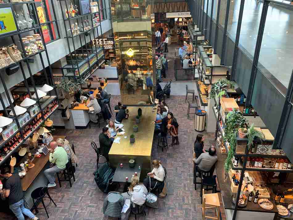 Stalletjes in The Food Court in The Mall of The Netherlands