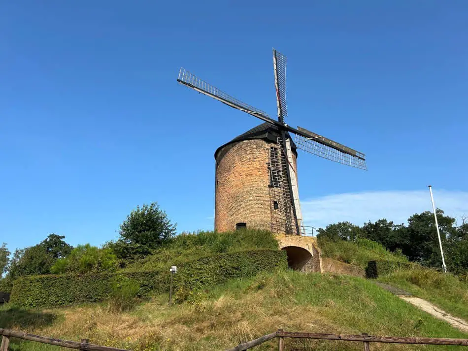 De Grafelijke Korenmolen in Zeddam is de oudste windmolen in Nederland.