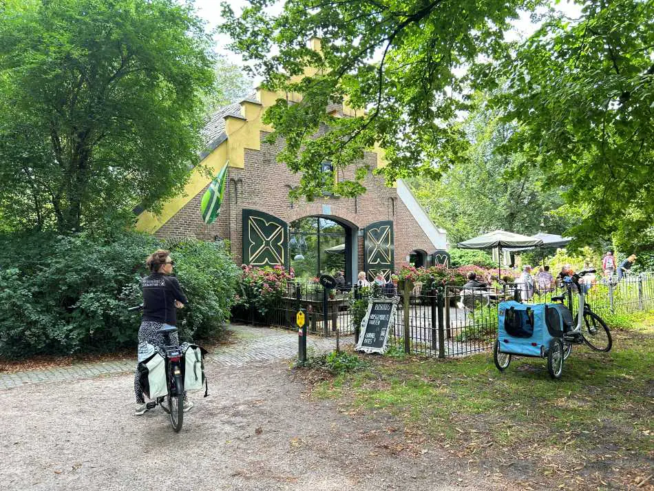 Restaurant de Bosloods achter het kasteel in Vorden is zowel binnen als buiten een pareltje